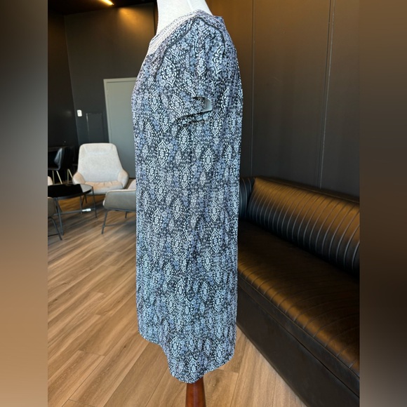 Black & white easy patterned dress in UPF 50 fabric! - Picture 6 of 7